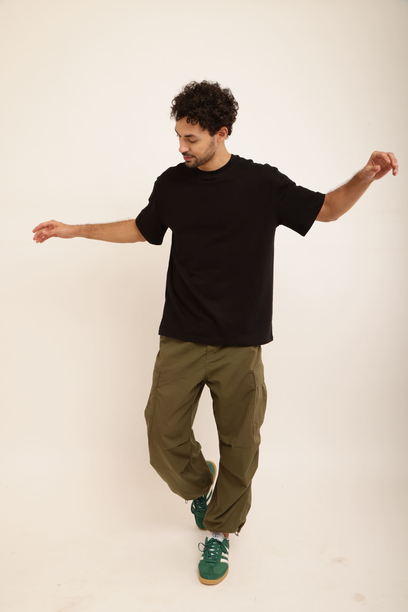 PLAIN BLACK OVERSIZED TEE