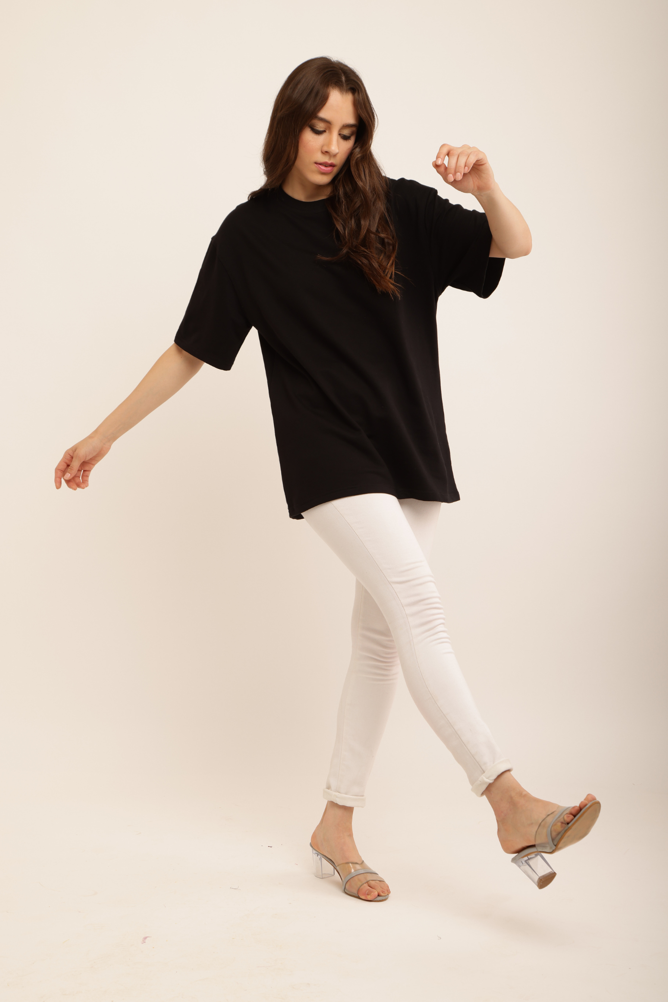 PLAIN BLACK OVERSIZED TEE